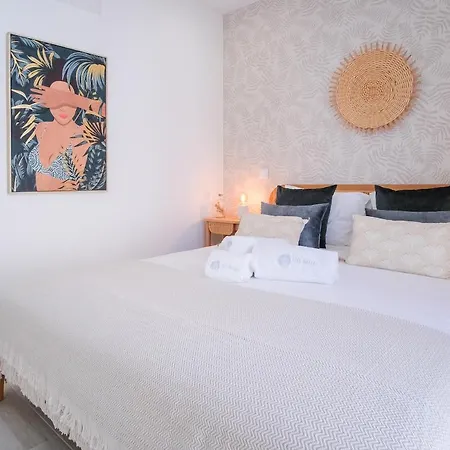 Spacious And Luxury Apartment With Sea View Apartment