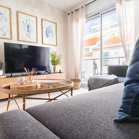Spacious And Luxury Apartment With Sea View Apartment *